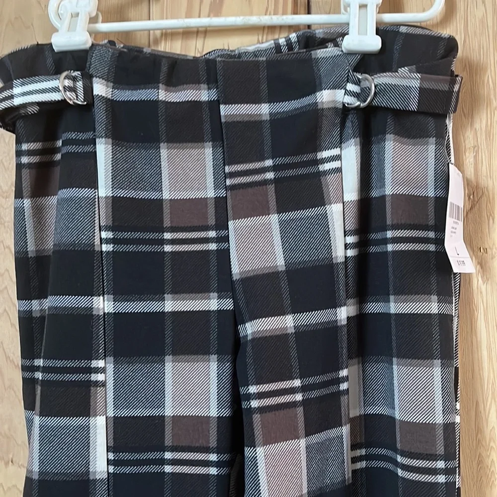 Plaid light weight slacks. - Picture 2 of 6